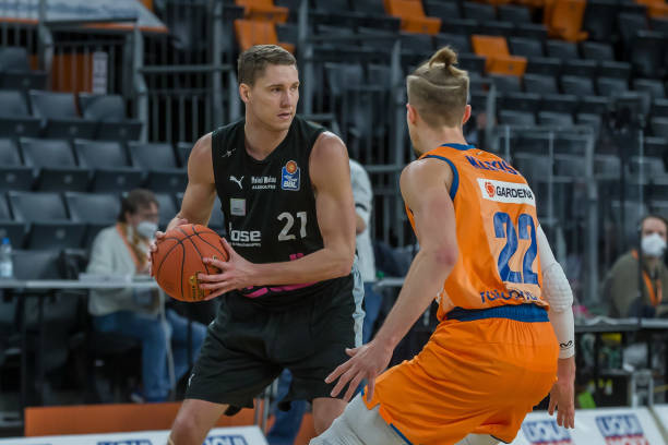 通过精确的 通过精确的