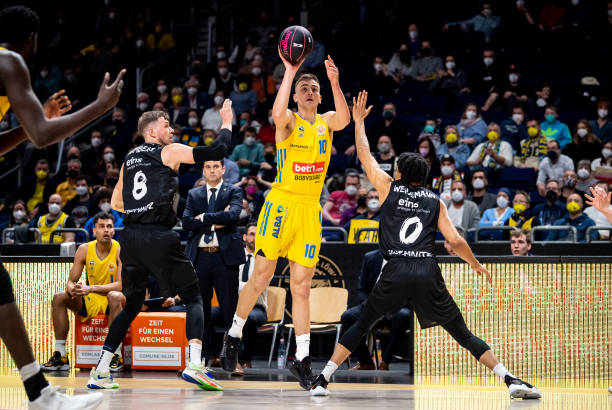 中表现出色 中表现出色