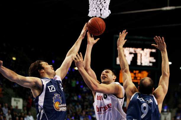 他们一如既 他们一如既