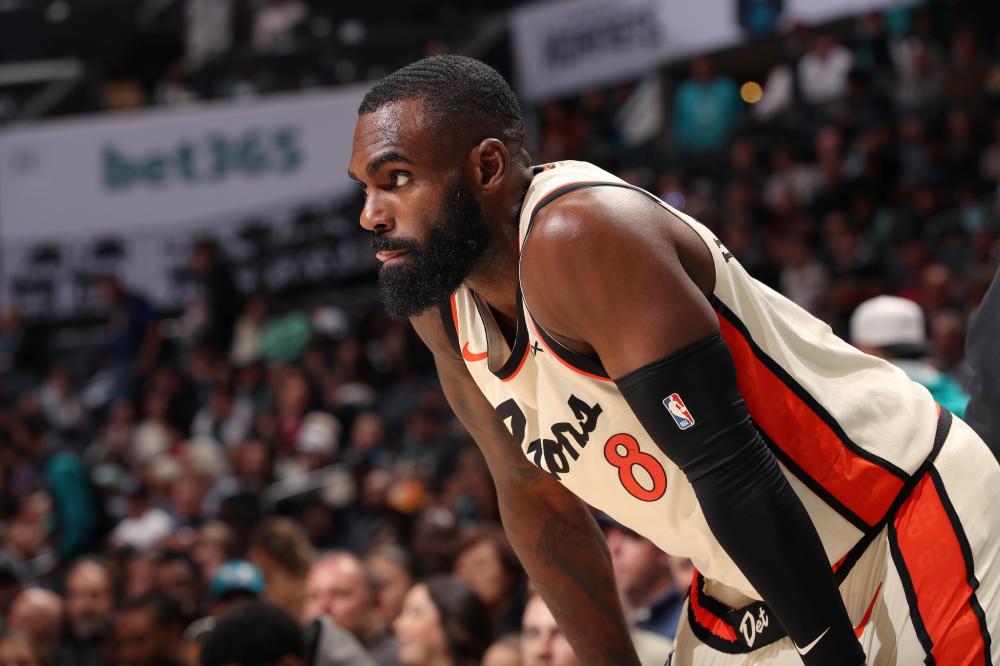 拉近球员与 拉近球员与